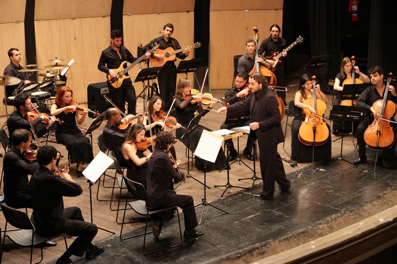 Orquestra Ouro Preto é reverenciada de pé pelo público em celebração ao cinquentenário da Cesama