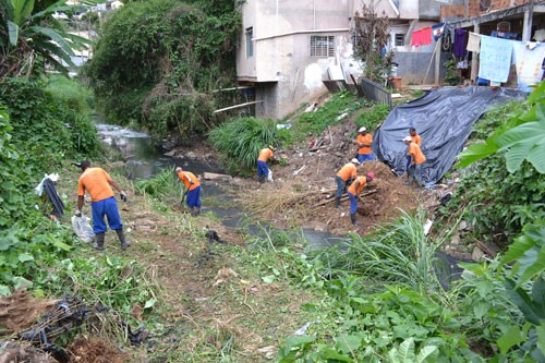 Cesama realiza serviços emergenciais nos córregos Matirumbide e Ipiranga
