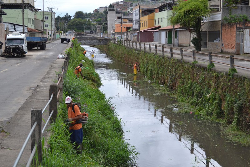 Cesama realiza limpeza dos córregos que cortam os bairros Industrial e Terras Altas