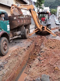 Settra interdita Rua Silva Jardim para obras de substituição de rede de esgoto