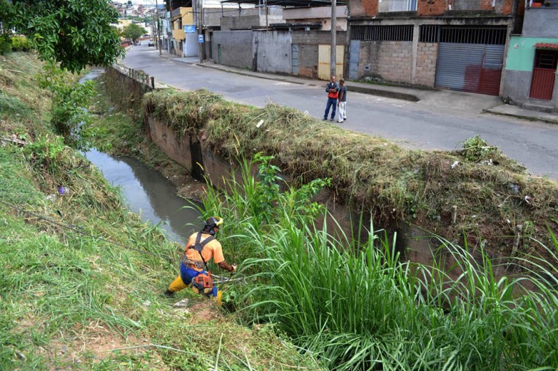 Cesama realiza limpeza dos córregos Ipiranga e Yung