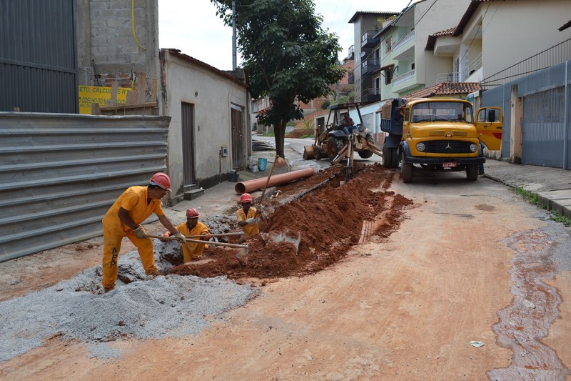  Cesama substitui mais de 800 metros de redes de esgoto no Bairro Jardim do Sol