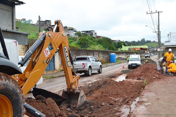 Saneamento básico - Bairro Santa Cruz recebe 480 metros de novas redes de esgoto