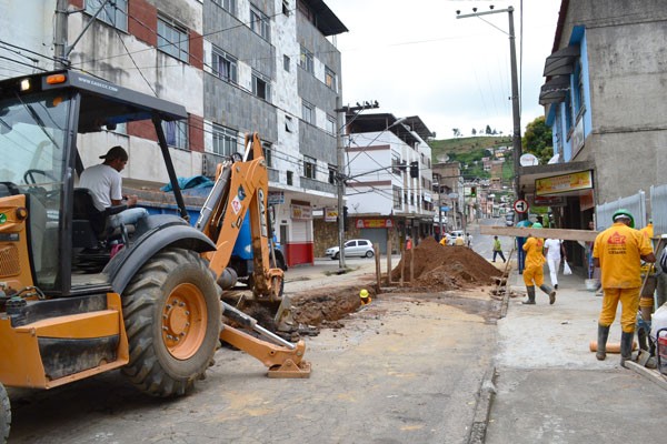 Cesama substitui 190 metros de redes de esgoto no Bairro Santa Luzia