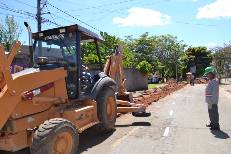 Cesama implanta 200 metros de redes de esgoto entre os bairros Vila Ideal e Poço Rico