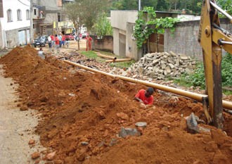 Bairro Progresso - Rua Ribeiro de Abreu recebe nova tubulação de esgoto