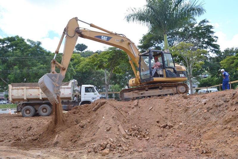 Cesama inicia implantação de elevatória de esgoto próximo ao Viaduto Augusto Franco