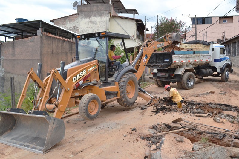 Obras de substituição de rede de esgoto no Bairro Santa Luzia já estão em fase final de execução