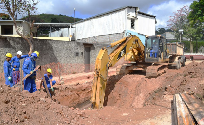 Cesama implanta 740 metros de novas redes de esgoto entre os bairros Vila Ideal e Poço Rico
