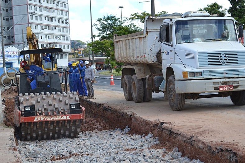 Despoluição do Paraibuna - Cesama implanta mais de 600 metros de redes interceptoras na Av. Brasil