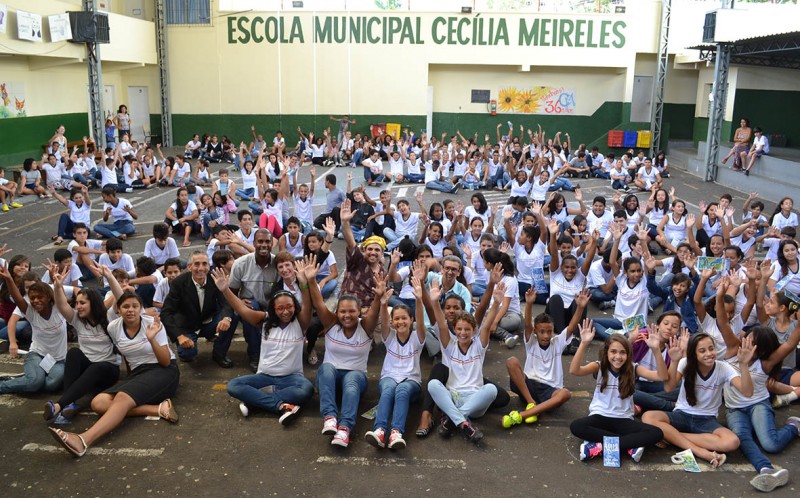Gattus Pingadus se apresenta na E. M. Cecília Meireles para celebrar o Dia Mundial da Água