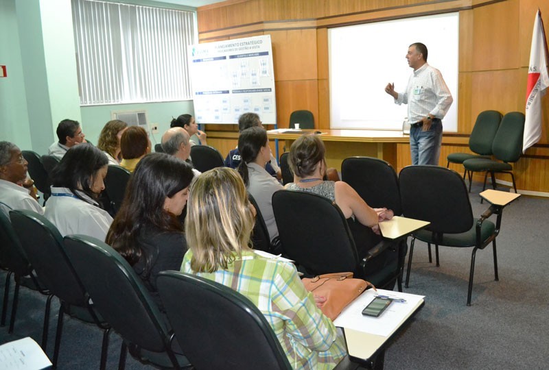 Assistentes administrativos da Cesama participam de treinamento sobre questões comportamentais