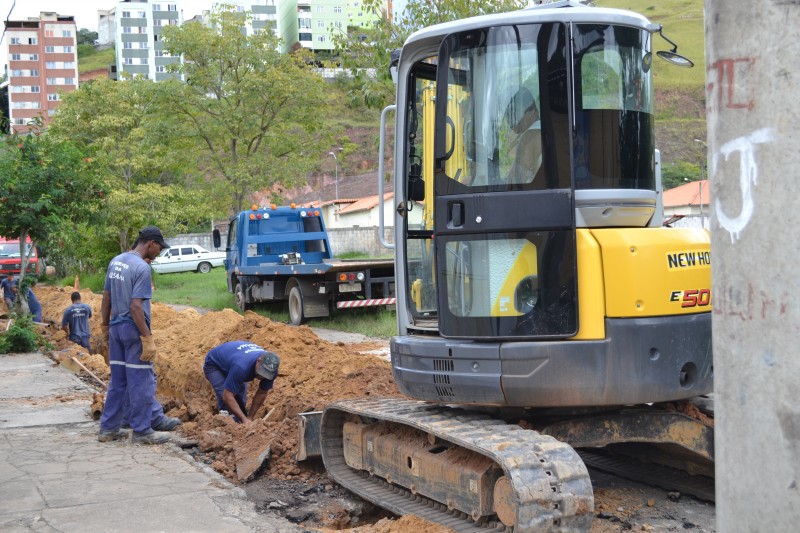 Cesama segue com trabalhos de substituição de redes de água no Bairro Barbosa Lage
