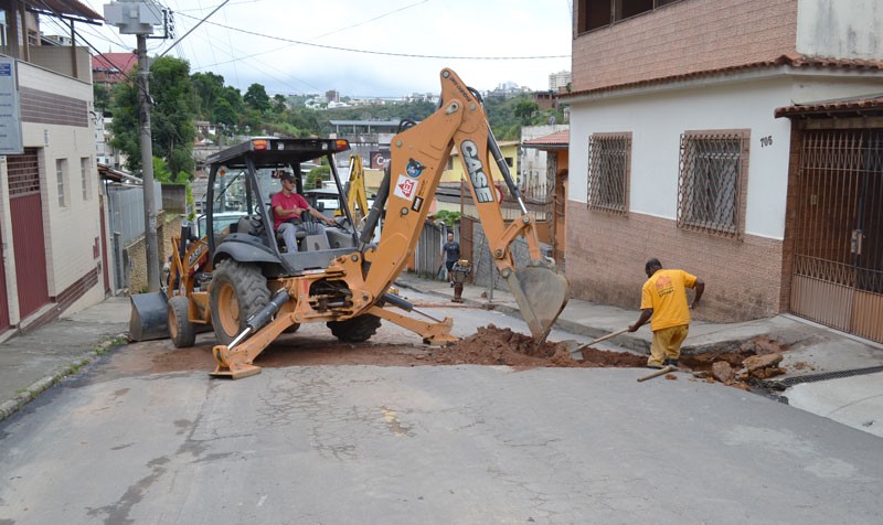 Substituição das redes de esgoto - Cesama implanta 400 metros de novas tubulações no Bairro Ipiranga