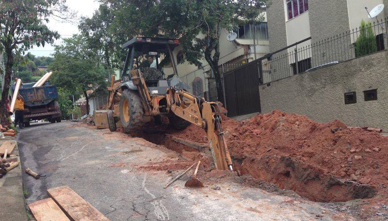 Saneamento básico - Cesama substitui mais de 350 metros de redes de esgoto no Bairro Bonfim
