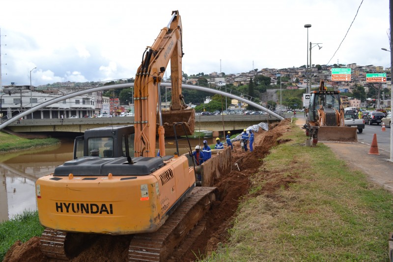 Despoluição do Paraibuna - Bairro Manoel Honório recebe 300 metros de interceptores de esgoto
