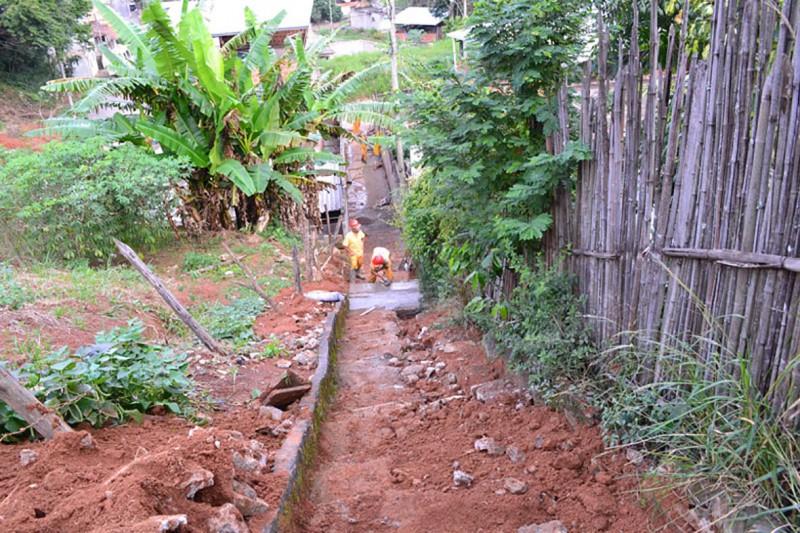Saneamento básico - Bairro São Judas Tadeu recebe mais de 50 metros de novas redes de esgoto
