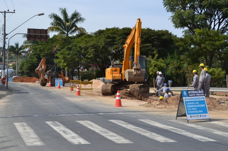 Despoluição do Rio Paraibuna  Cesama implanta mais 120 metros de interceptores de esgoto na Avenida