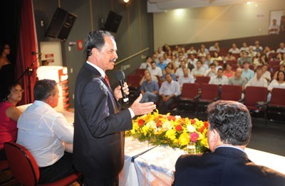 Prefeito participa da abertura do 1º Congresso Mineiro dos Serviços Municipais de Saneamento