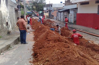 Investimento em infraestrutura - Ruas do Bairro Santa Rita ganham novas redes de esgoto