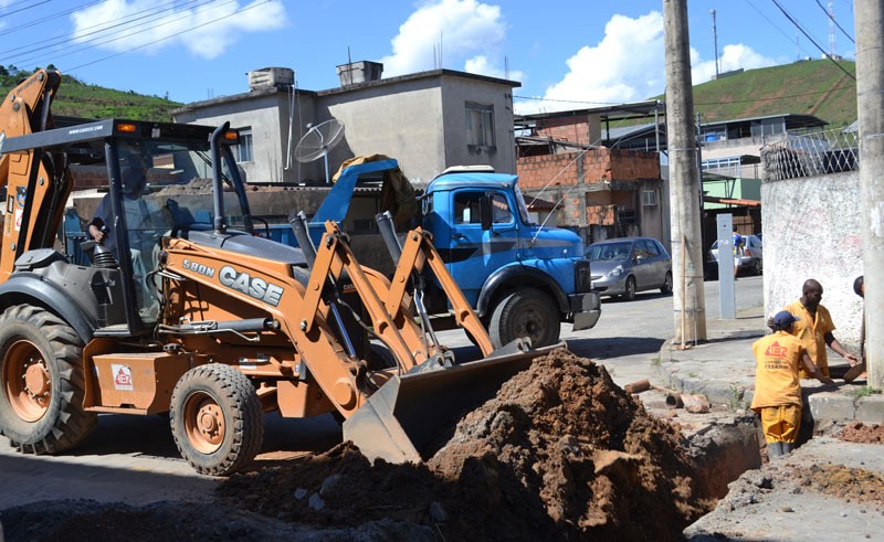 Cesama substitui 40 metros de redes de esgoto no Bairro Ponte Preta