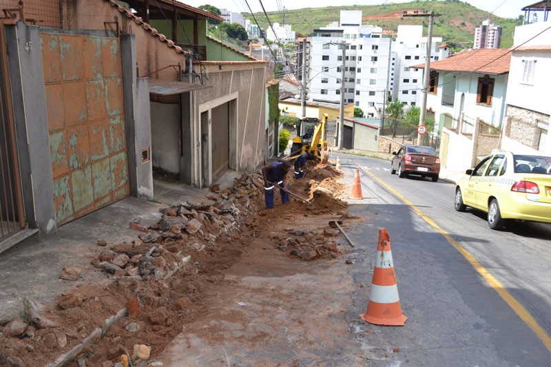  Extensão de redes de água - Cesama implanta mais 120 metros de tubulações no Bairro Bom Pastor
