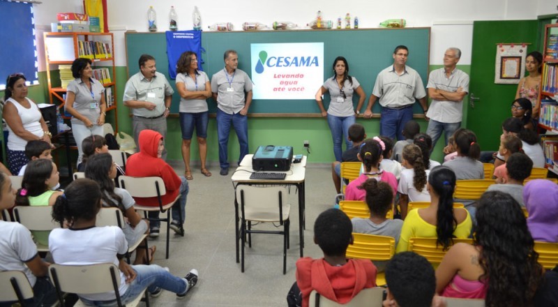 Alunos da Escola Municipal João Guimarães Rosa participam de palestra sobre uso racional da água