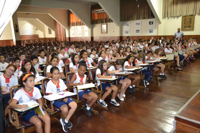 Combate ao desperdício de água - Palestra da Cesama mobiliza 80 alunos do Instituto Vianna Júnior