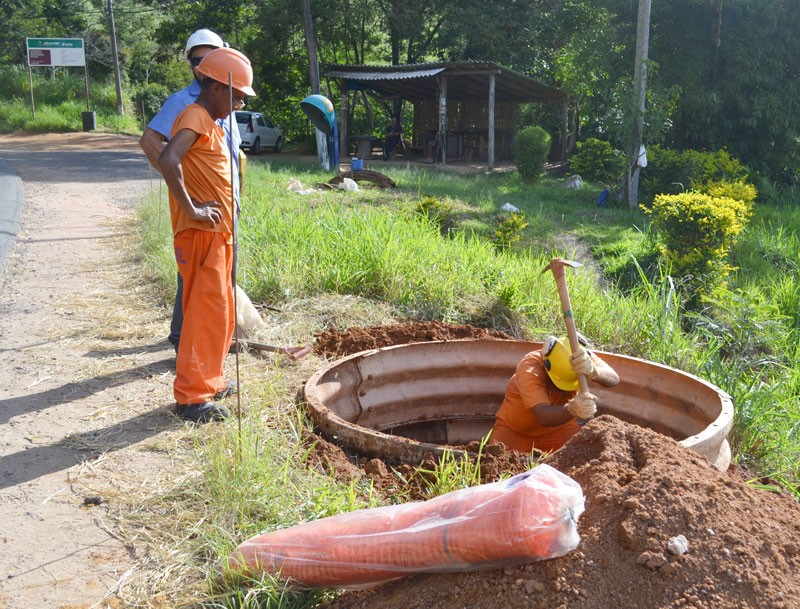Cesama inicia obras de transposição da BR-267 para implantação de nova rede de água no Bairro Retiro