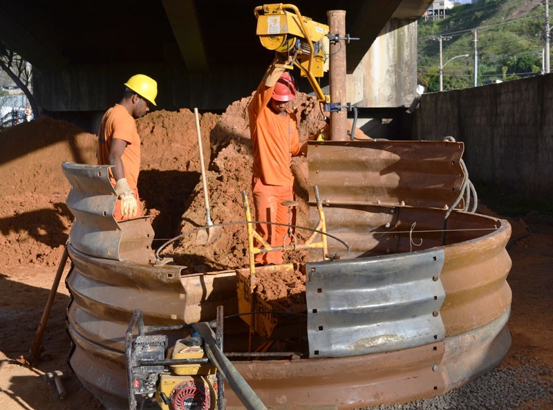 Subadutora de São Pedro - Cesama implanta nova rede de sucção em túnel subterrâneo 