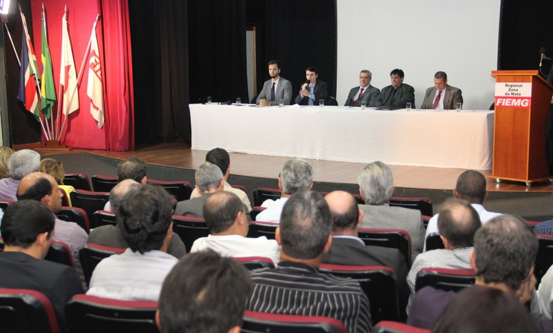 Prefeito debate projetos de saneamento com representantes do Governo federal na Fiemg