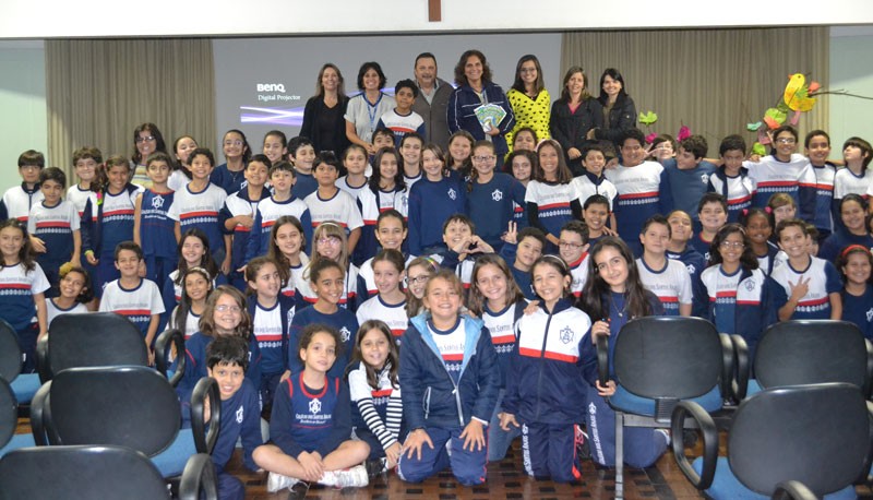 Funcionários da Cesama promovem palestra sobre economia de água no Colégio dos Santos Anjos